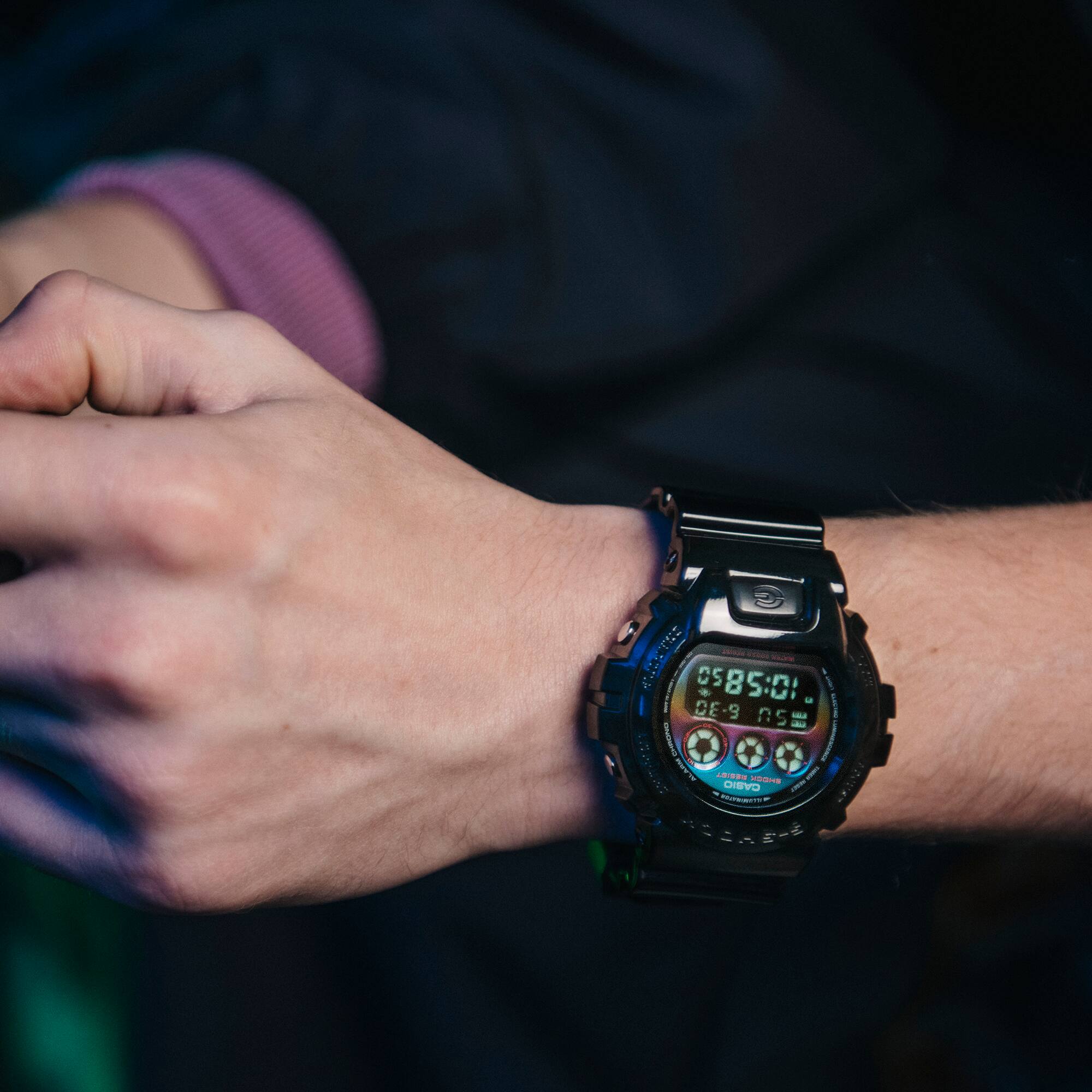Casio - DW-6900RGB-1DR