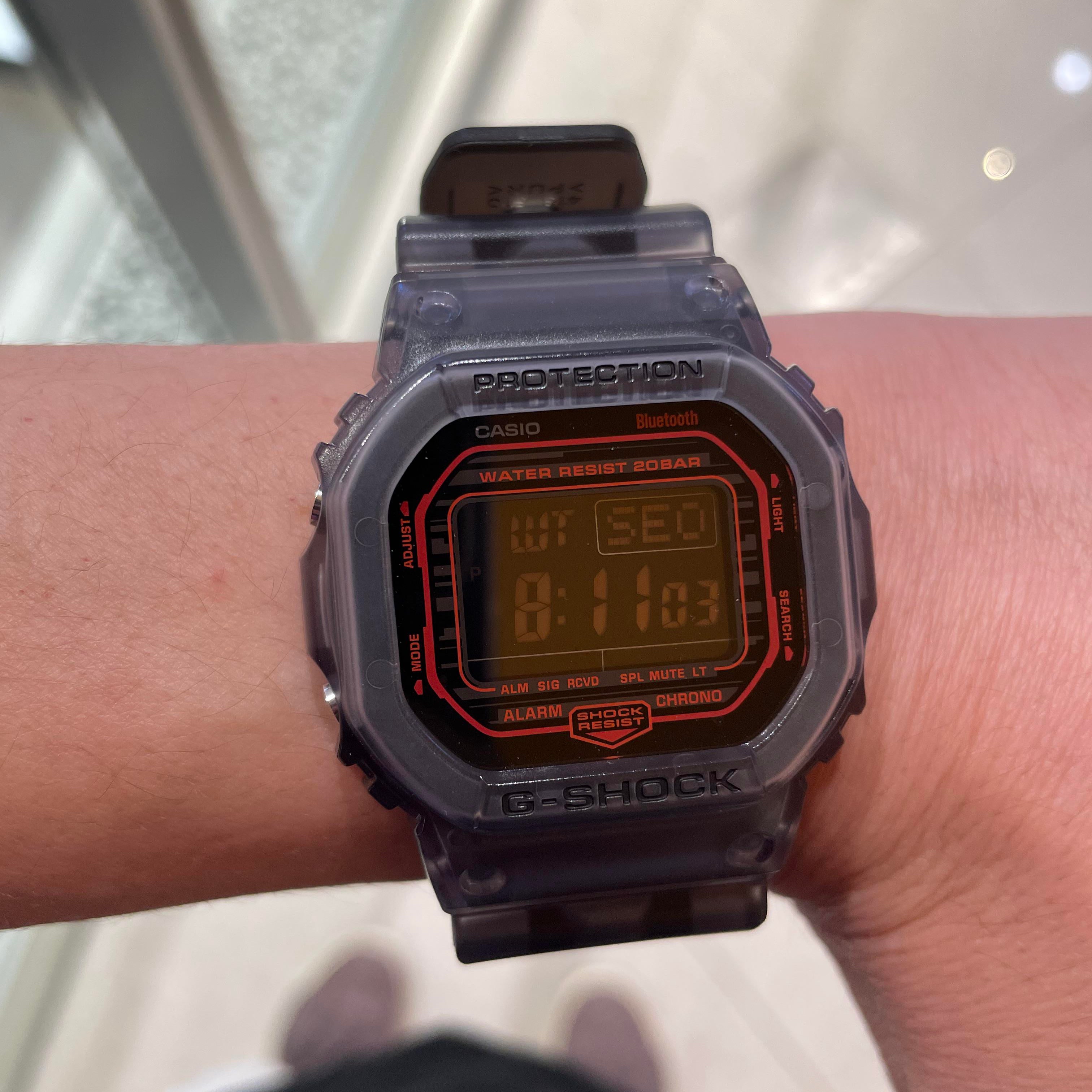 Casio - DW-B5600G-1DR